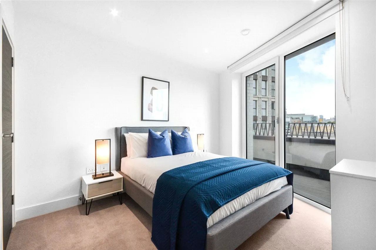 52 Delphini Apartments, 10 St Georges Circus, London, photo 6
