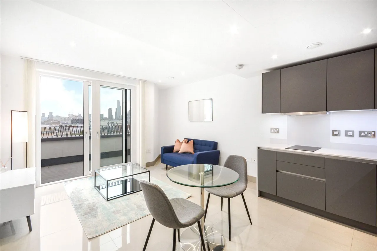 flat to rent — 52 Delphini Apartments, 10 St Georges Circus, London