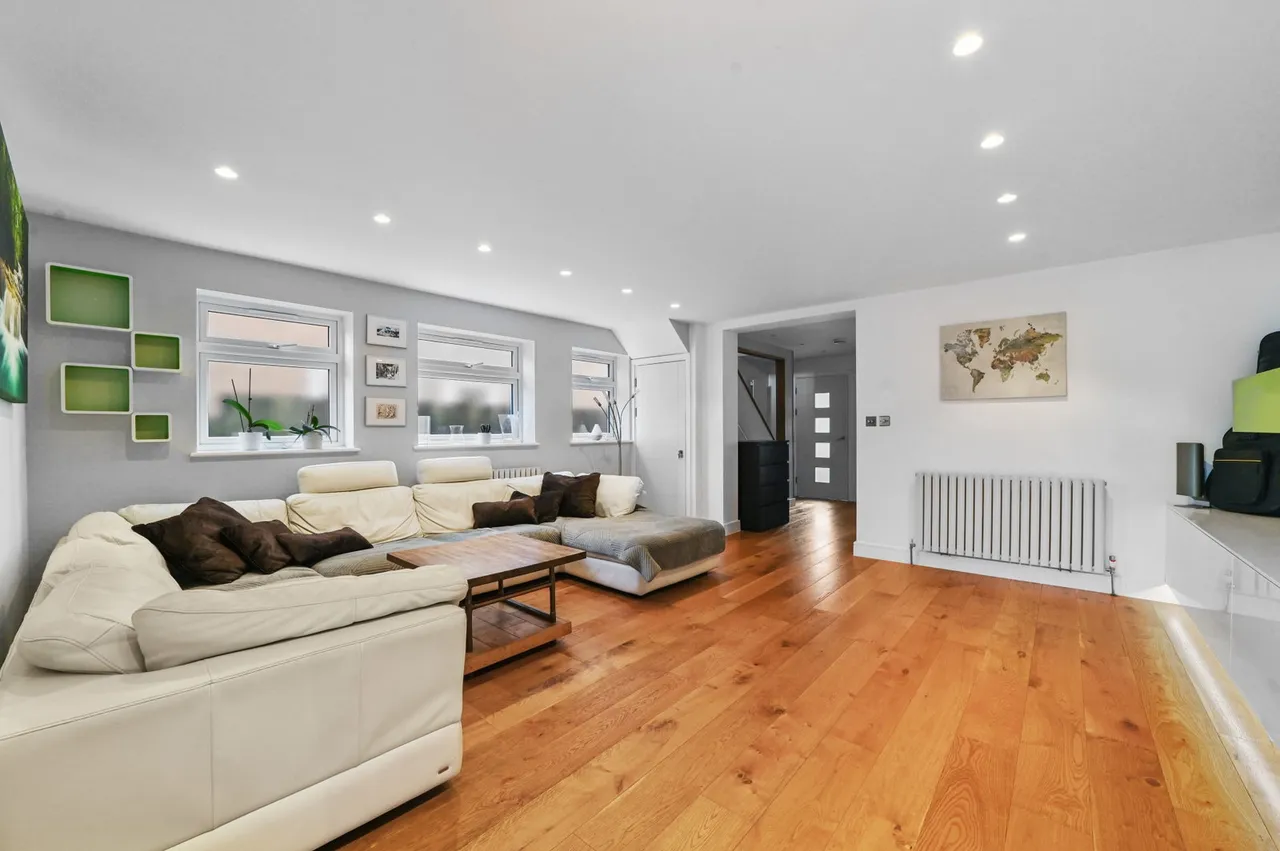High Meadows, Chigwell, IG7, photo 4