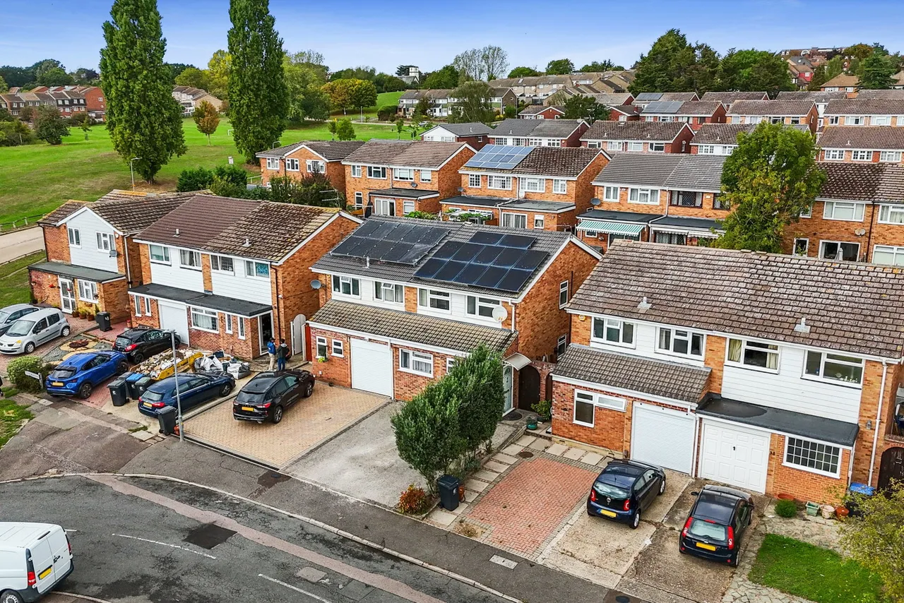 High Meadows, Chigwell, IG7, photo 3