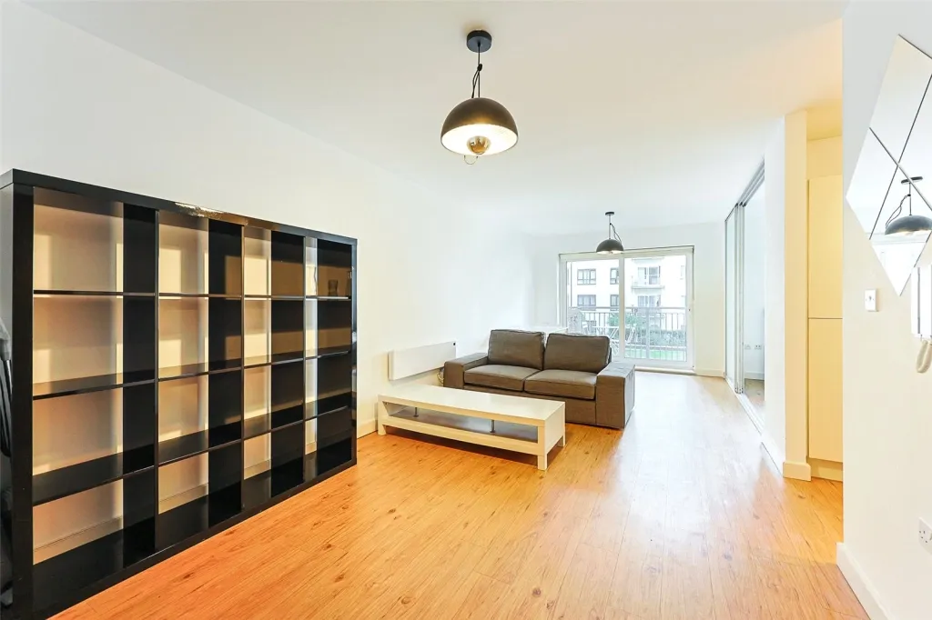 Boulevard Drive, Beaufort Park, NW9, photo 4