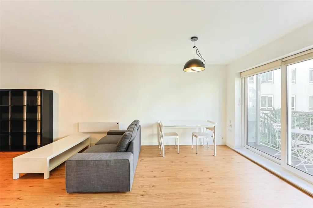 Boulevard Drive, Beaufort Park, NW9, photo 14