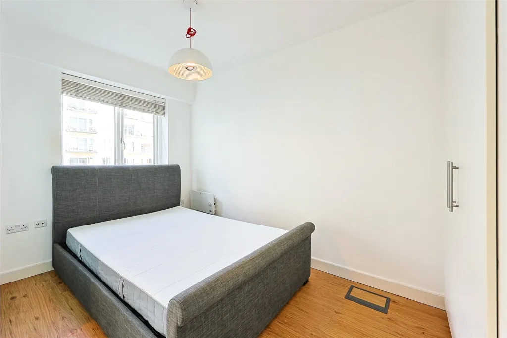 Boulevard Drive, Beaufort Park, NW9, photo 5