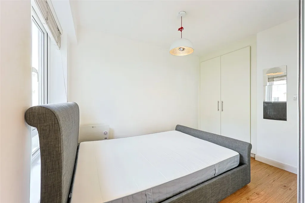 Boulevard Drive, Beaufort Park, NW9, photo 11