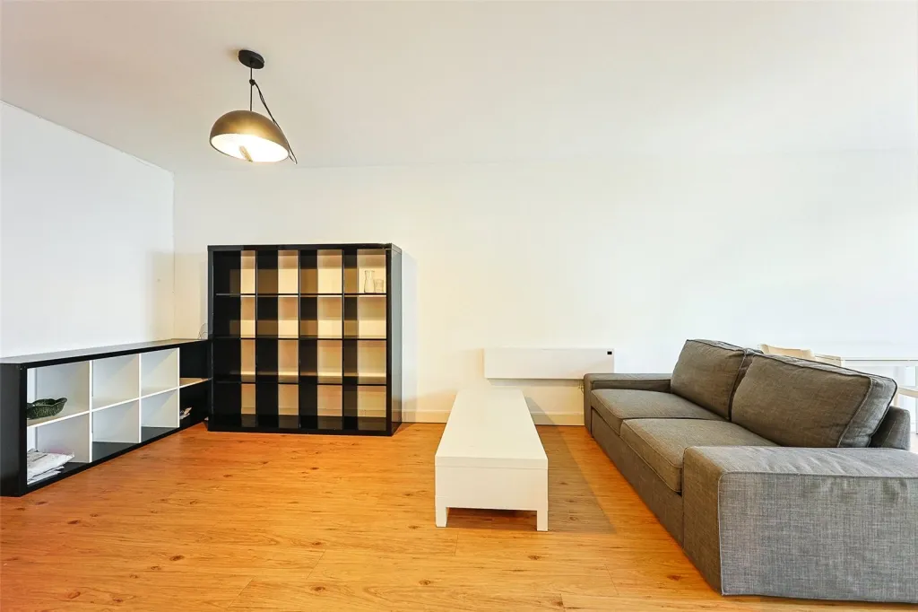 Boulevard Drive, Beaufort Park, NW9, photo 13