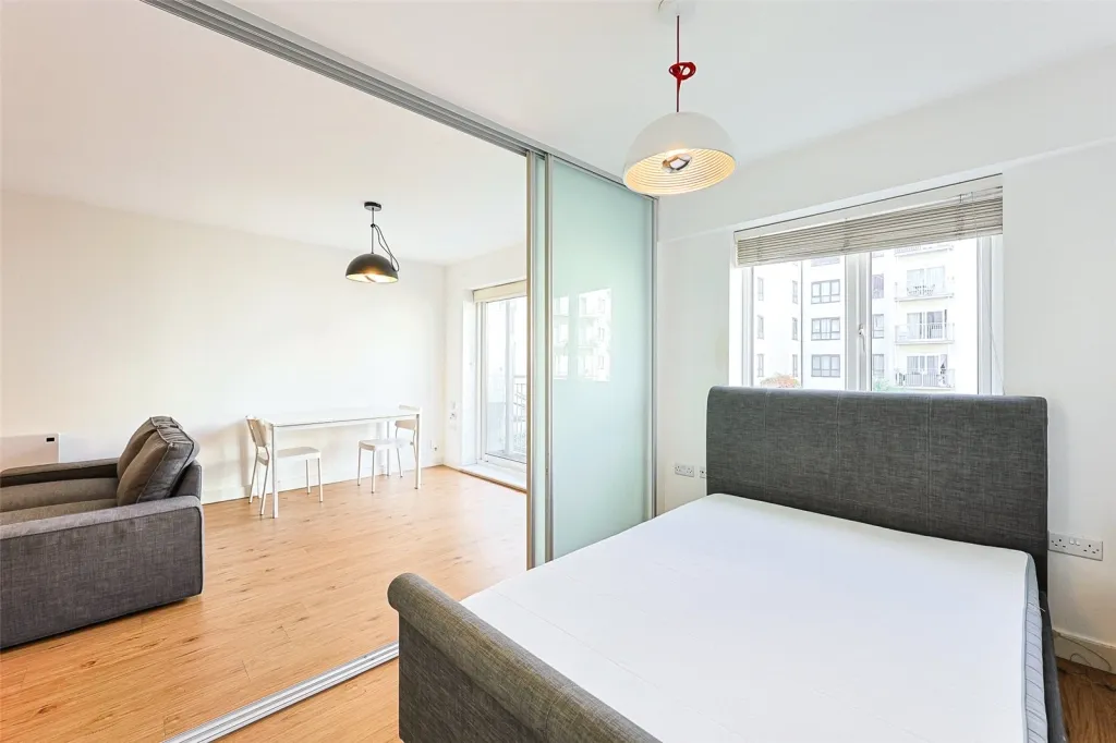 Boulevard Drive, Beaufort Park, NW9, photo 6