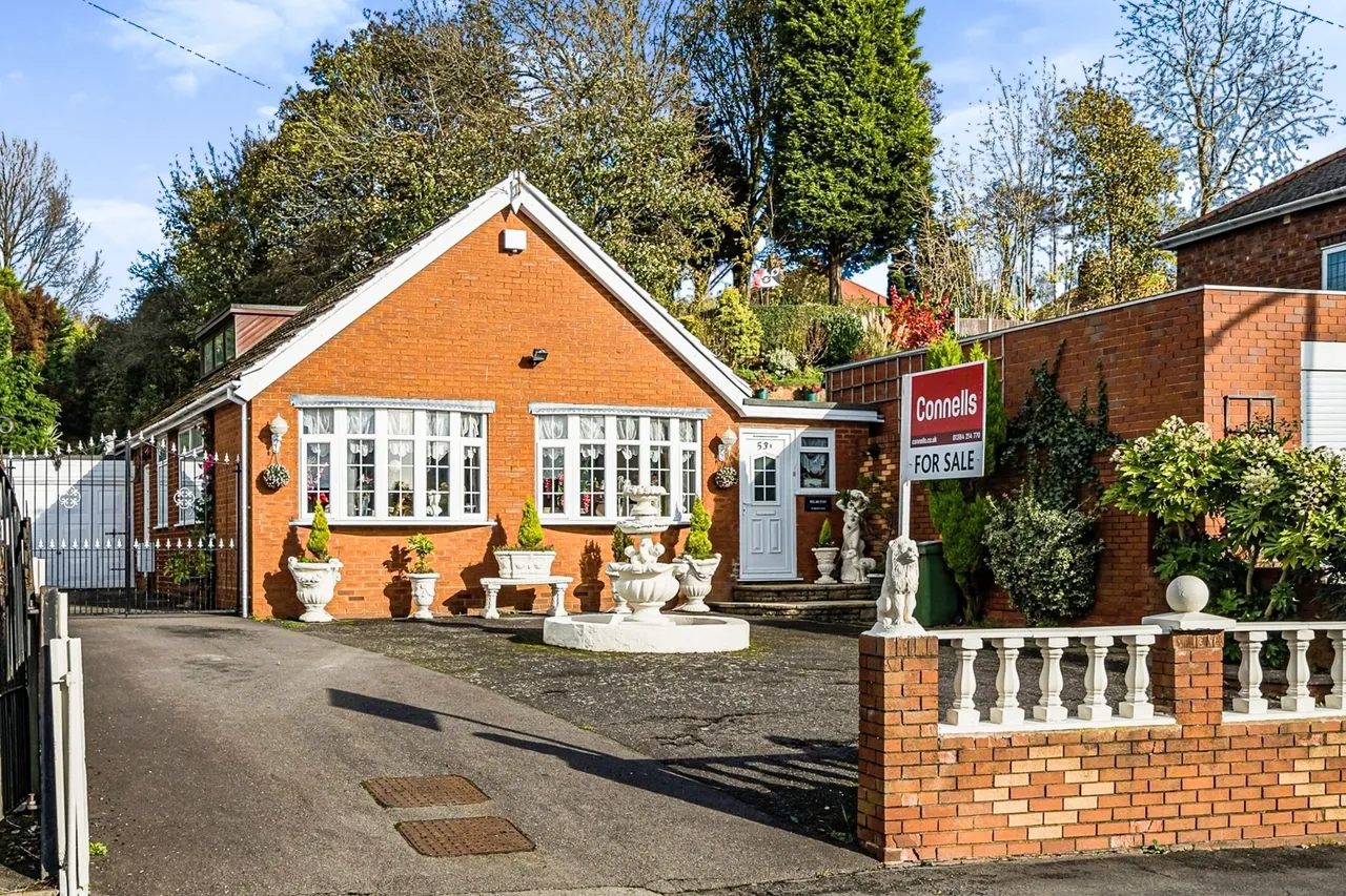 4 bed house for sale — New Rowley Road, Dudley
