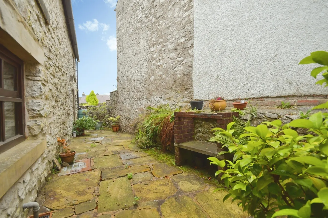 Main Street, Taddington, SK17, photo 15