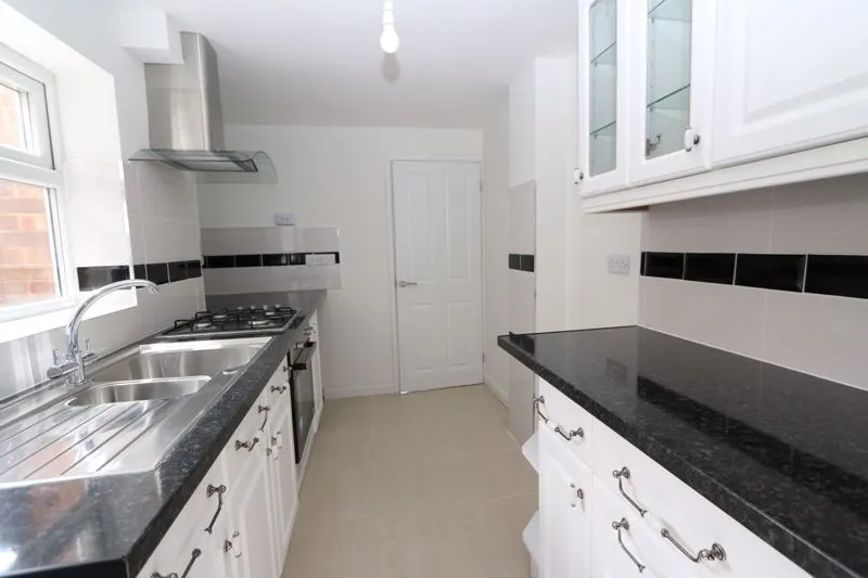 Oakridge Road, High Wycombe HP11 2PL, photo 3