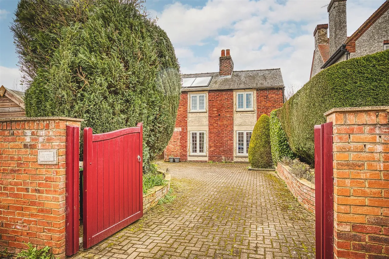 3 bed house for sale, Bridge Street, Belper