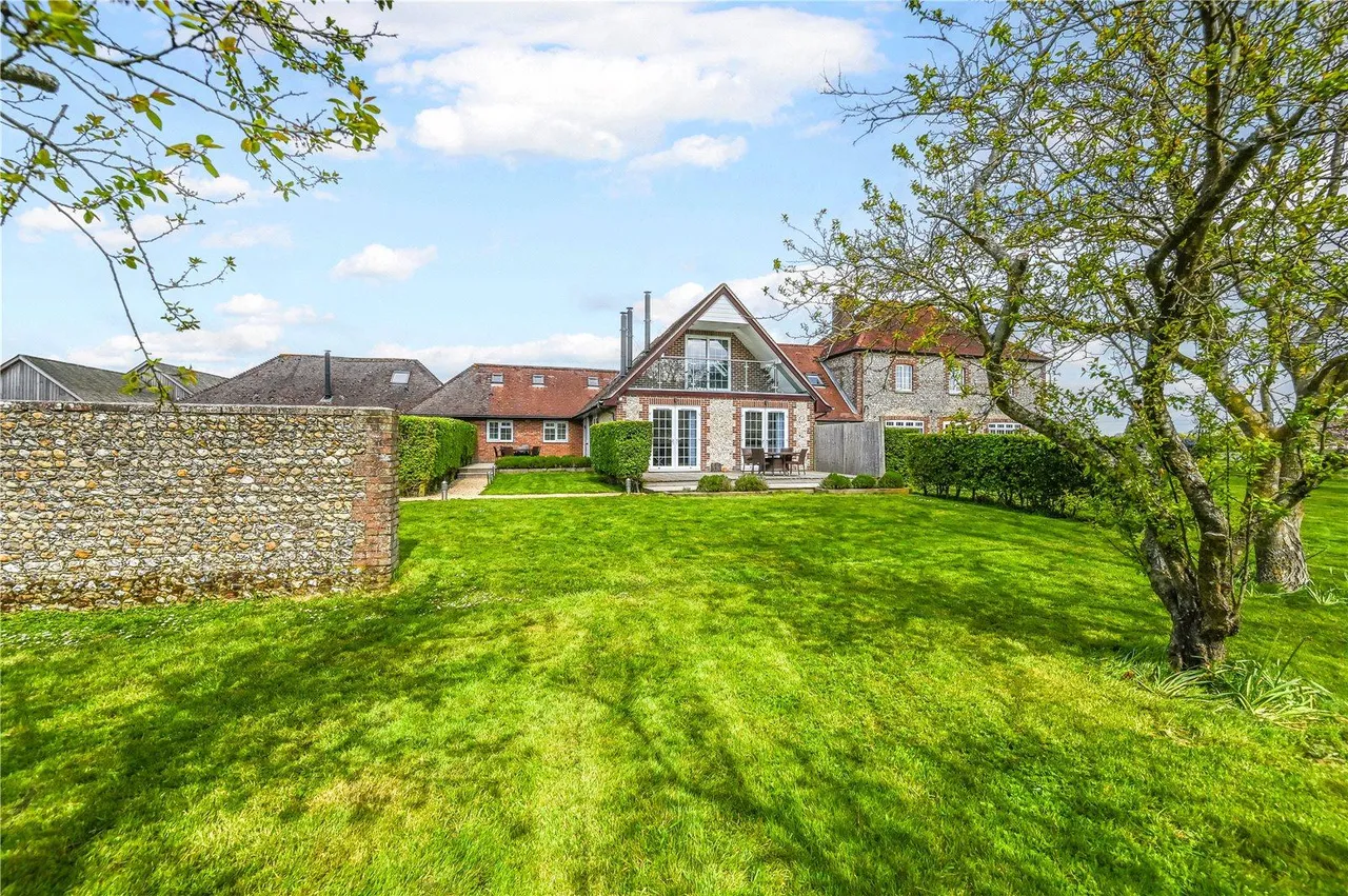 Operational Holiday Let Estate — 4-Bed Farmhouse, Five Cottages, photo 35