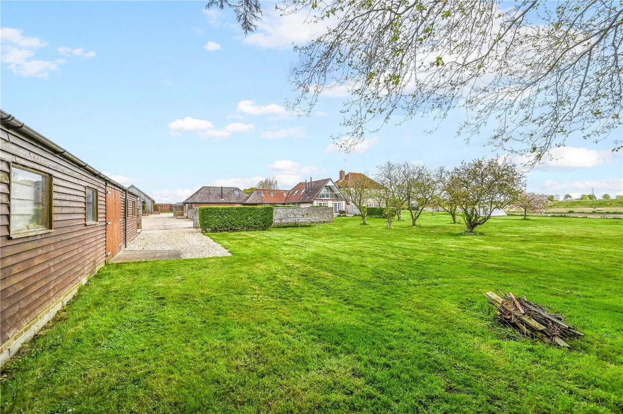 Operational Holiday Let Estate — 4-Bed Farmhouse, Five Cottages, photo 45