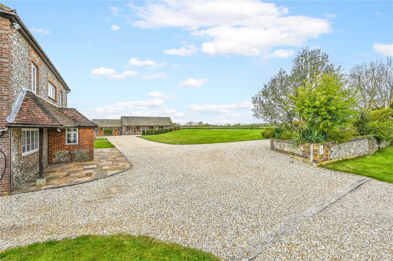 Operational Holiday Let Estate — 4-Bed Farmhouse, Five Cottages, photo 46
