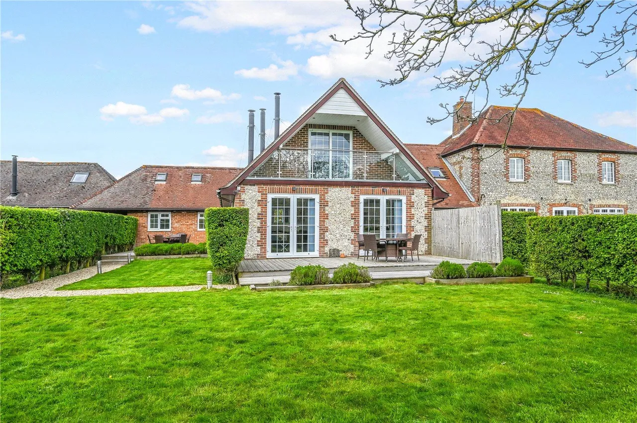 Operational Holiday Let Estate — 4-Bed Farmhouse, Five Cottages, photo 29