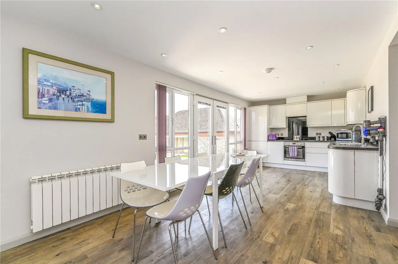 Operational Holiday Let Estate — 4-Bed Farmhouse, Five Cottages, photo 42