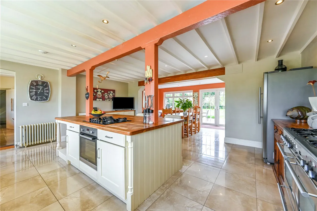 Operational Holiday Let Estate — 4-Bed Farmhouse, Five Cottages, photo 9