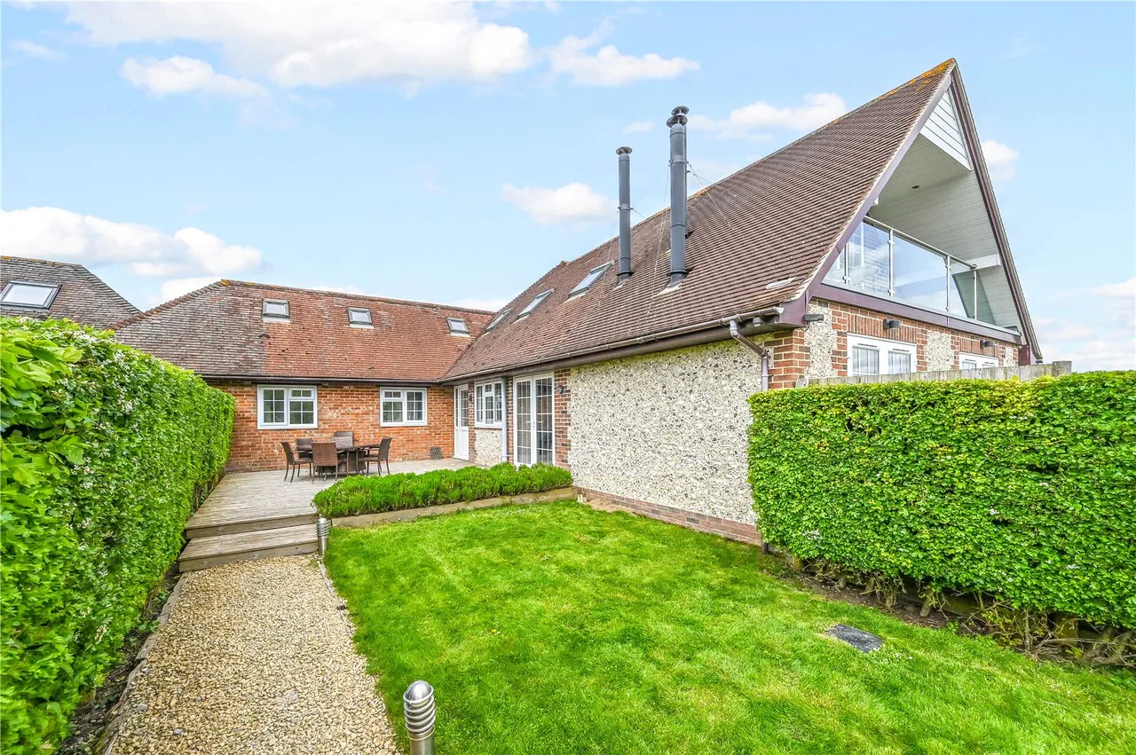 Operational Holiday Let Estate — 4-Bed Farmhouse, Five Cottages, photo 25
