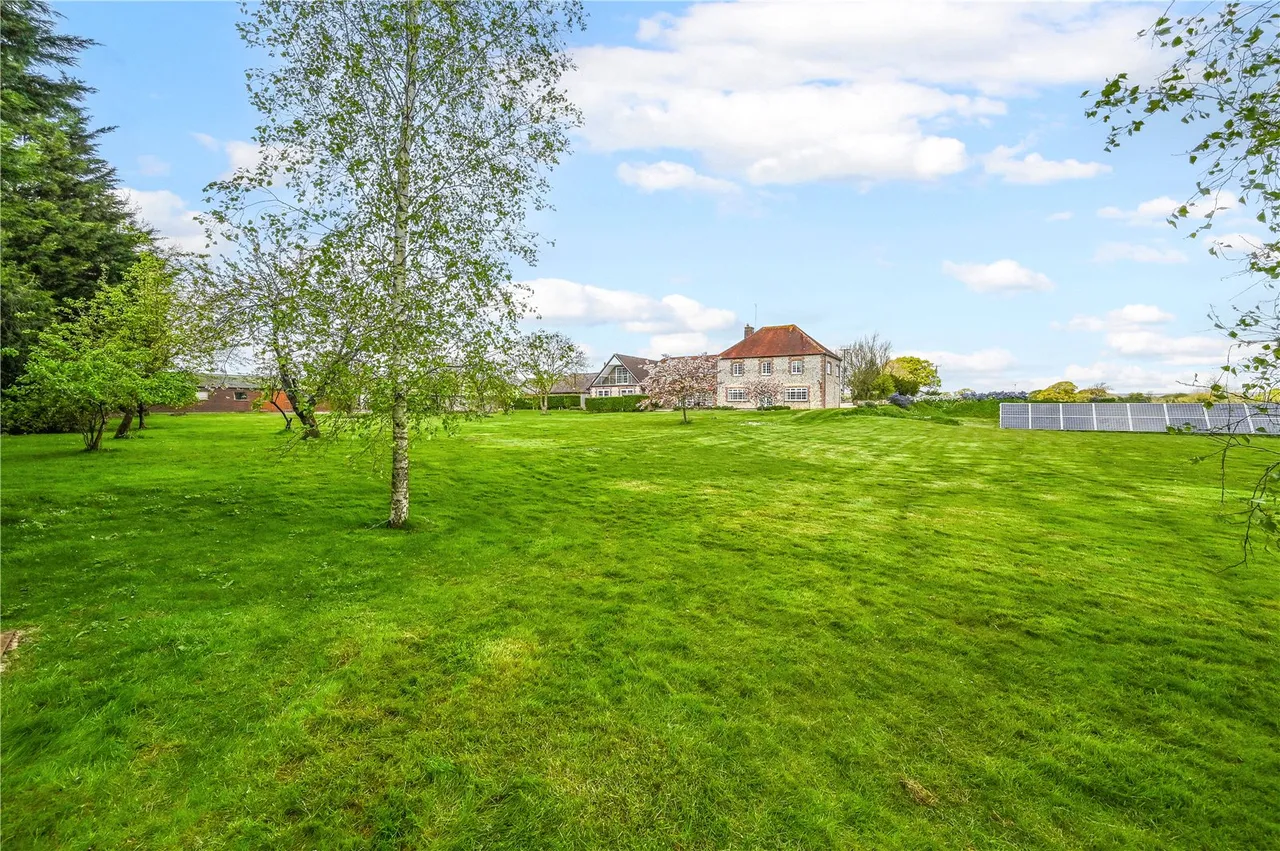 12 bed property for sale, Operational Holiday Let Estate — 4-Bed Farmhouse, Five Cottages