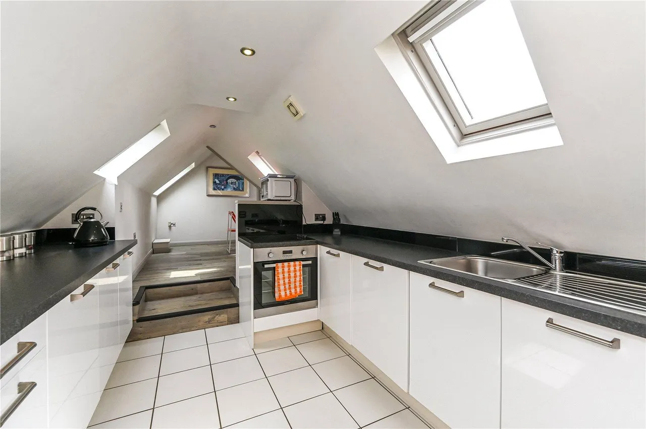 Operational Holiday Let Estate — 4-Bed Farmhouse, Five Cottages, photo 37