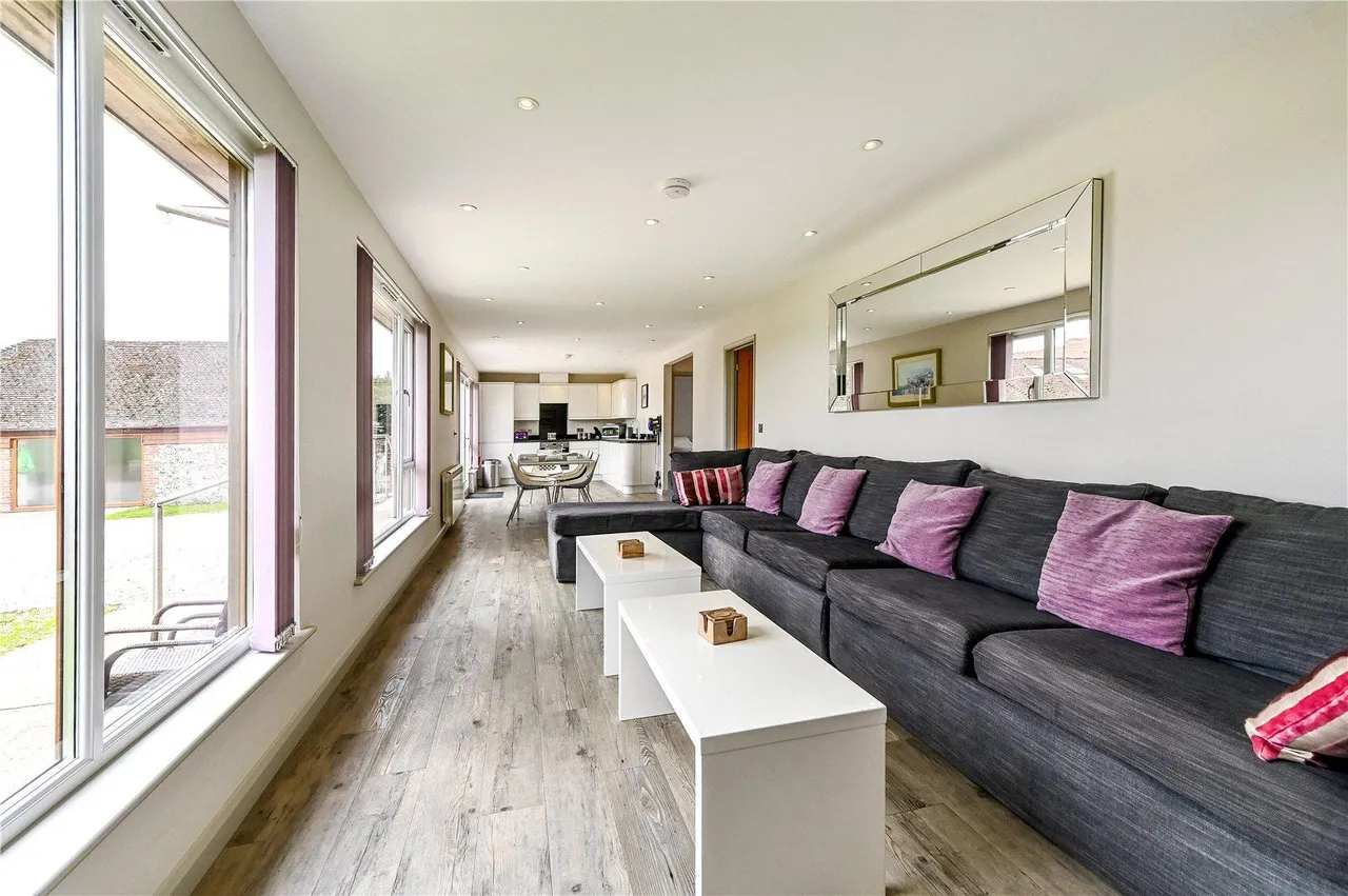 Operational Holiday Let Estate — 4-Bed Farmhouse, Five Cottages, photo 41
