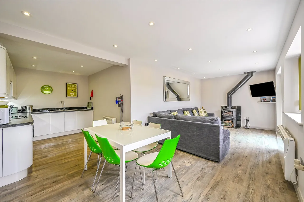 Operational Holiday Let Estate — 4-Bed Farmhouse, Five Cottages, photo 27