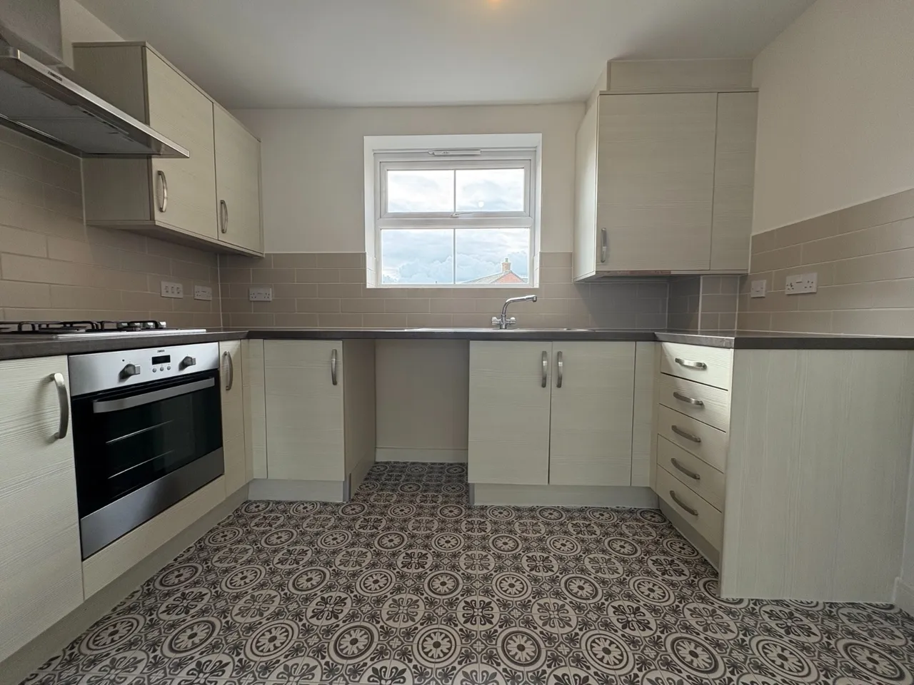 Park Lane, Telford, TF7, photo 2