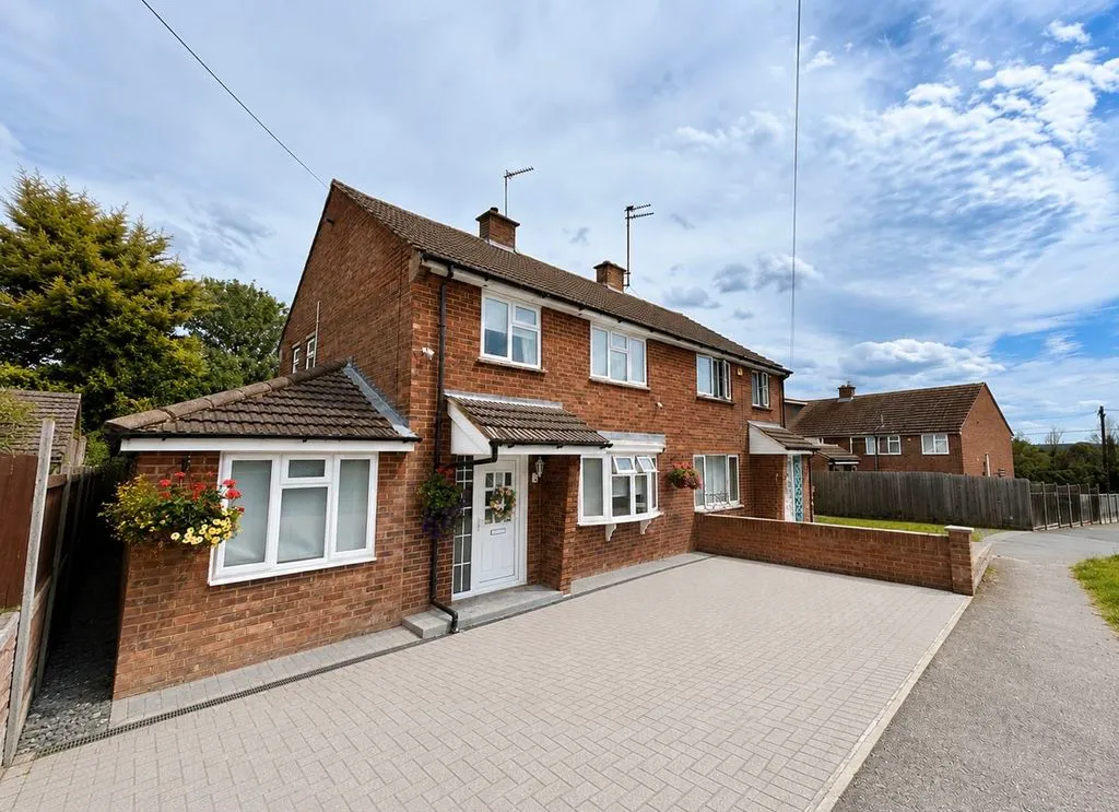 4 bed house for sale — Park Avenue, Totternhoe LU6 1QF