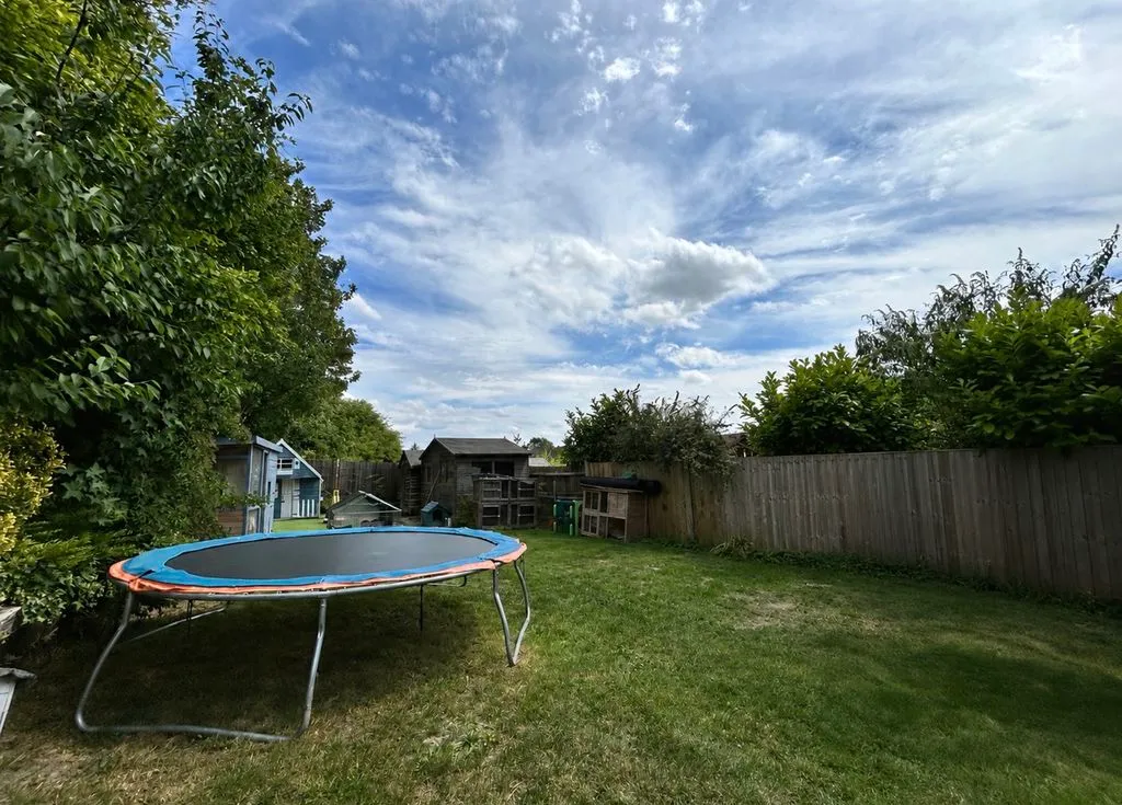 Park Avenue, Totternhoe LU6 1QF, photo 17