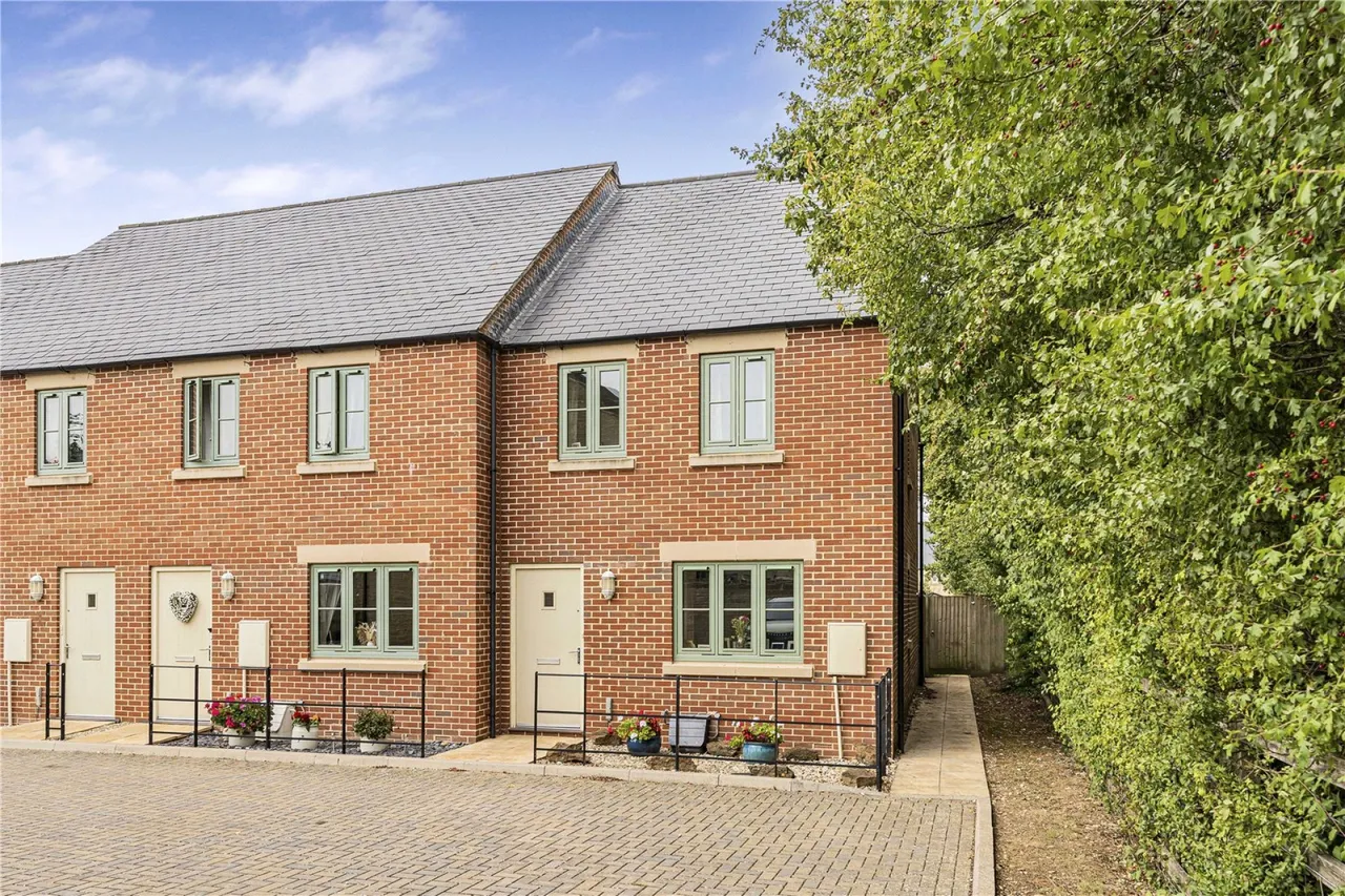 2 bed house for sale, Harmer Close, Cirencester, GL7