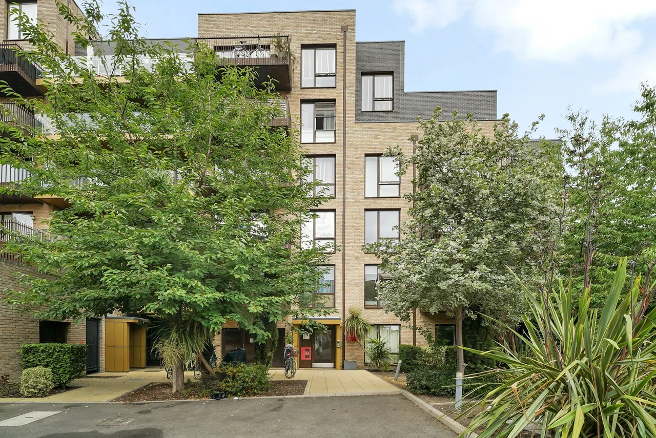 1 bed property for sale — Flat 202 Harrold Court, 17 Guthridge Close, London, E14 6UG