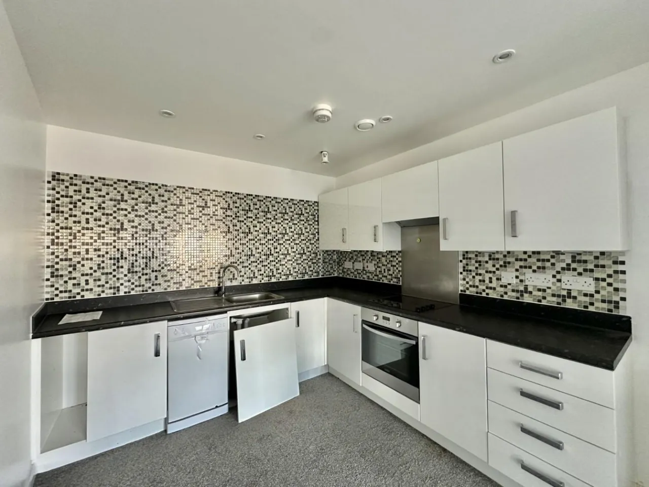1 bed flat for sale, Featherstone Road, Southall, UB2