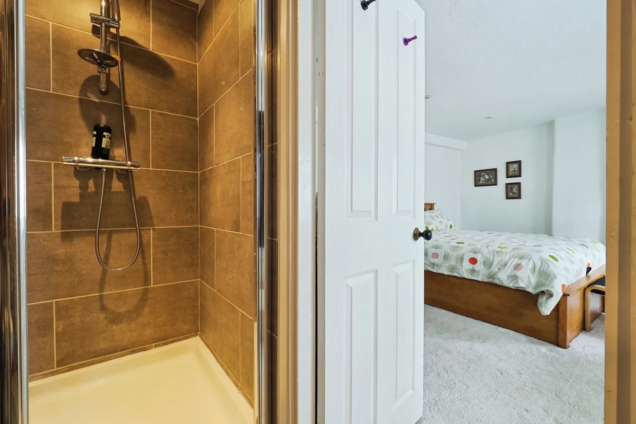 Main Street, Scarrington, NG13, photo 15