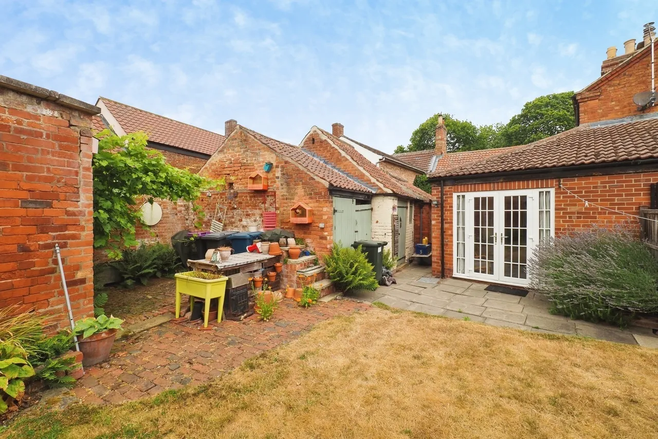 Main Street, Scarrington, NG13, photo 18