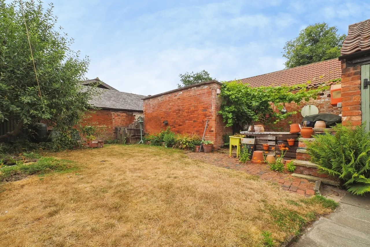 Main Street, Scarrington, NG13, photo 17