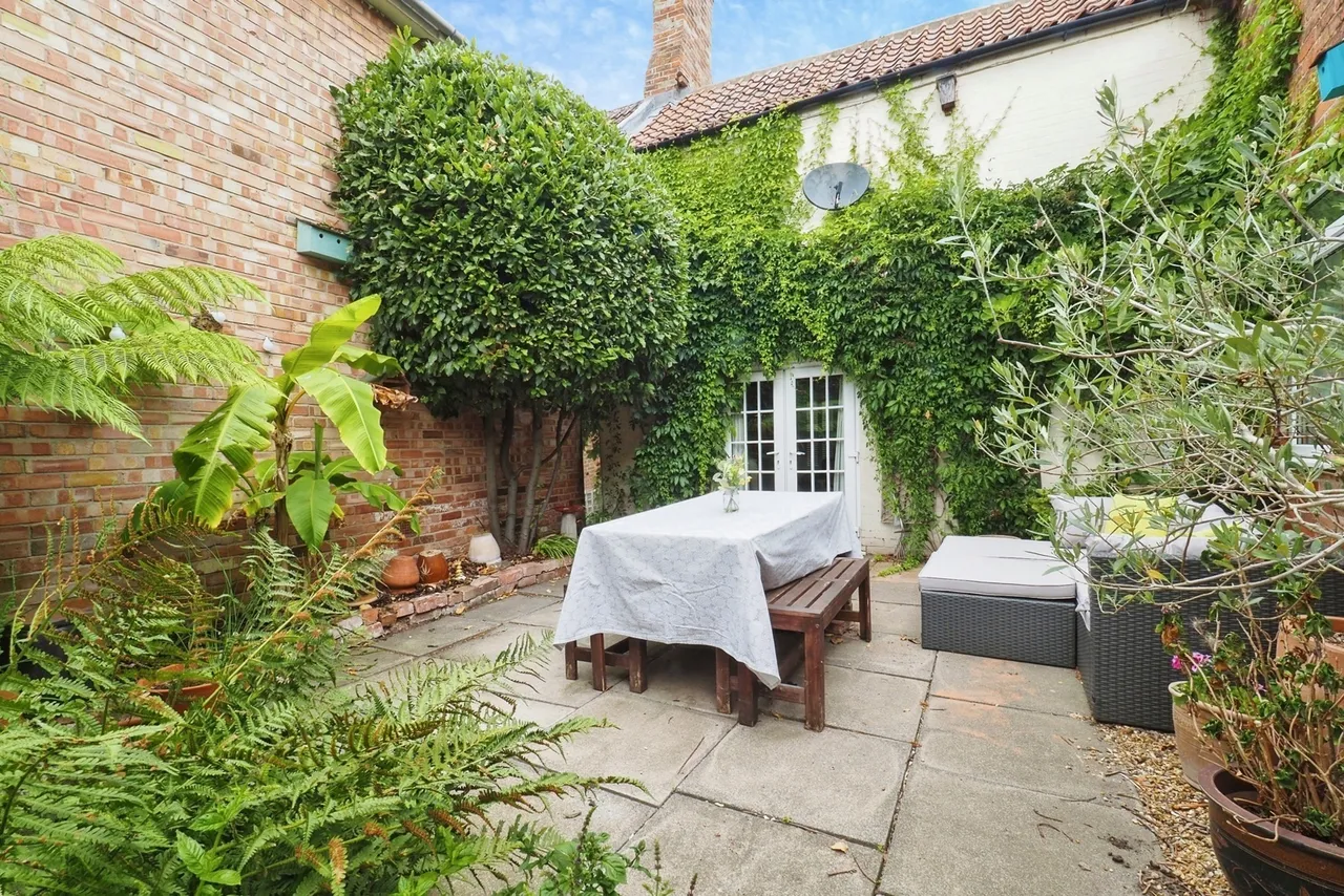 Main Street, Scarrington, NG13, photo 21