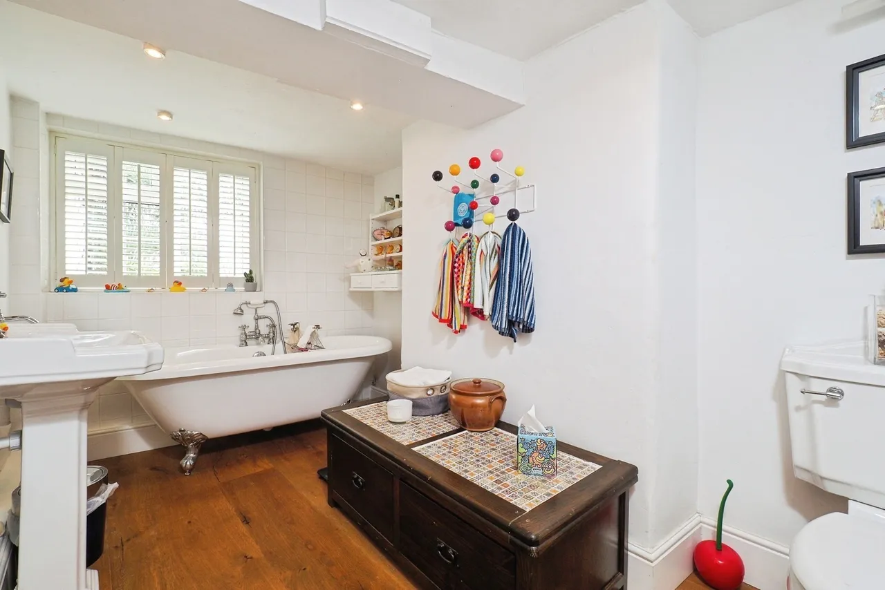 Main Street, Scarrington, NG13, photo 12