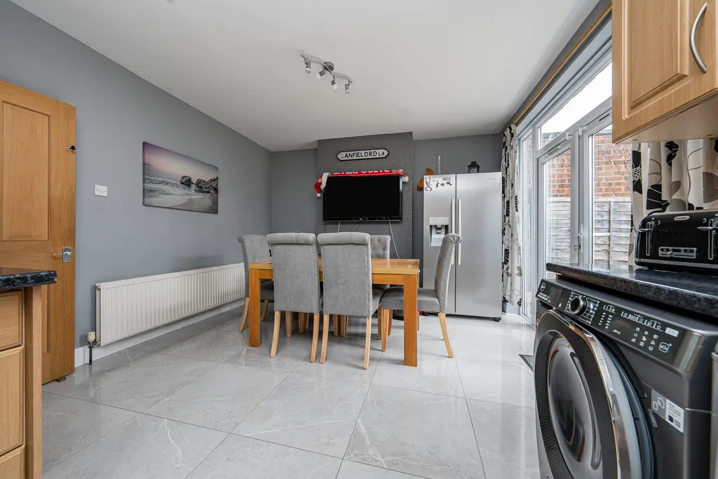 Ryefield Avenue, Hillingdon, UB10, photo 12