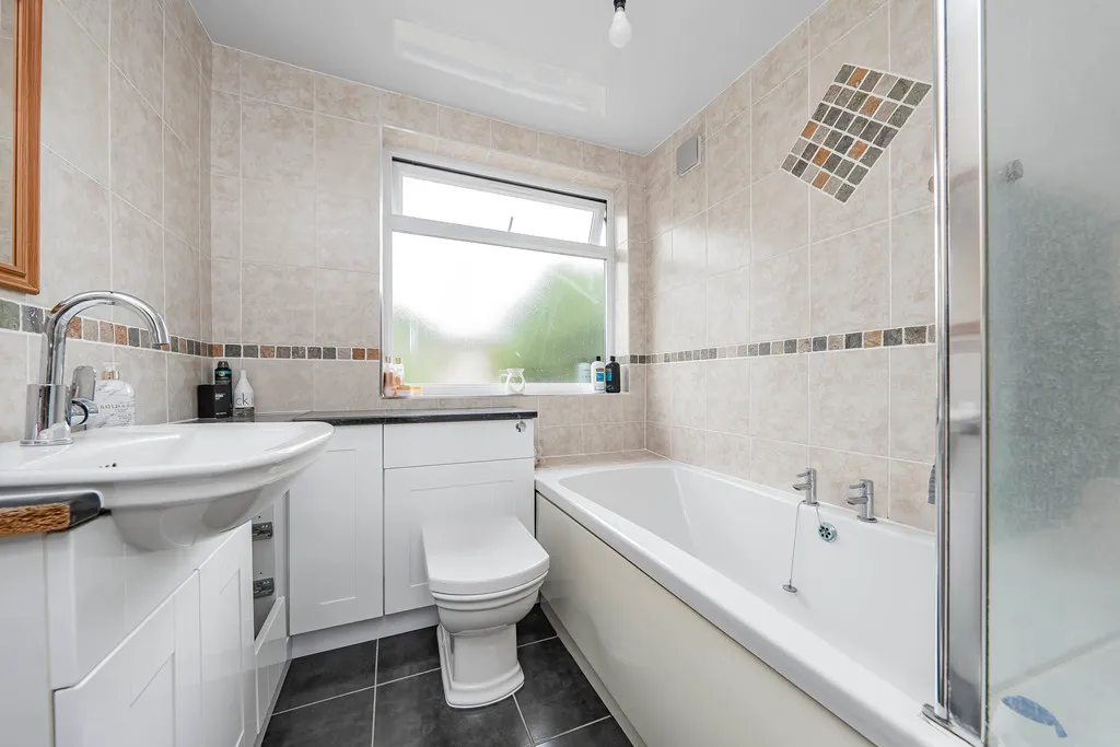 Ryefield Avenue, Hillingdon, UB10, photo 25