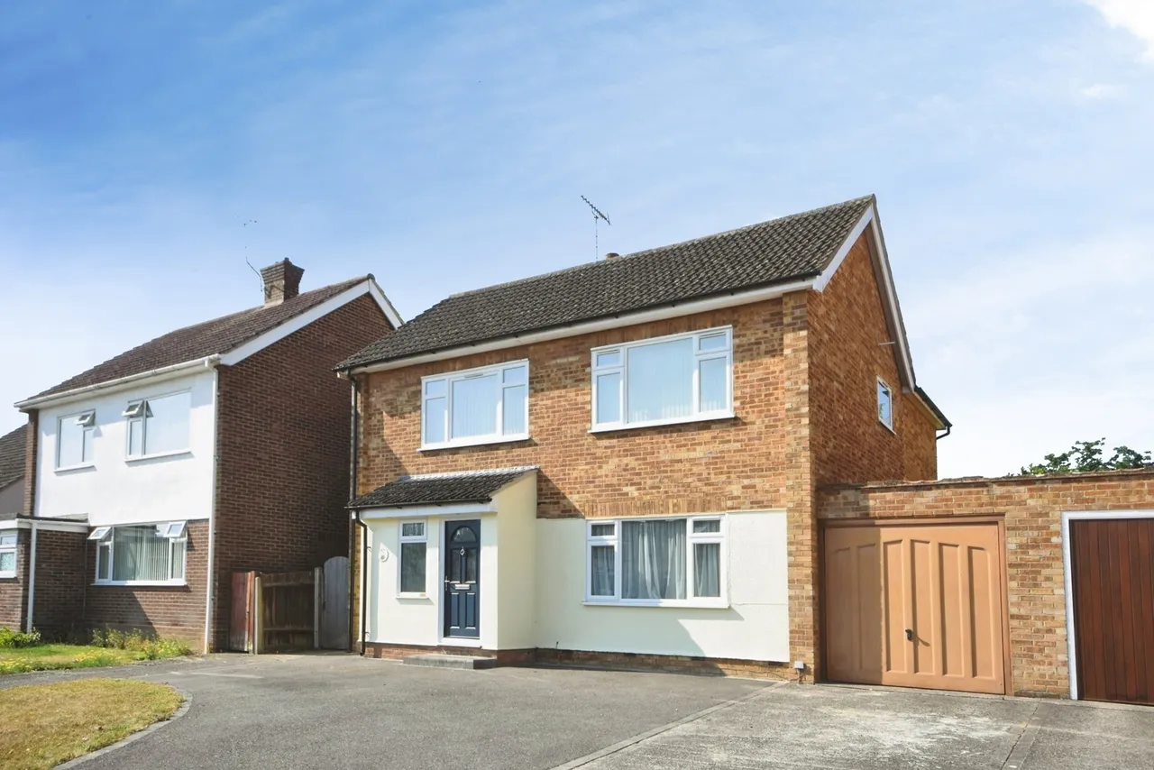 4 bed house for sale — Longmead Avenue, Chelmsford, Essex, CM2