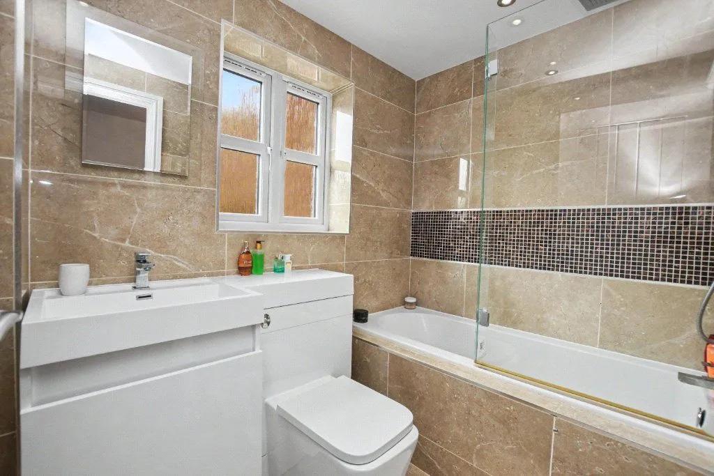 Royal Troon Drive, Wakefield, WF1, photo 8