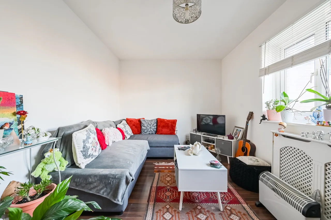 1 bed flat for sale — 117 Mandeville Court, London