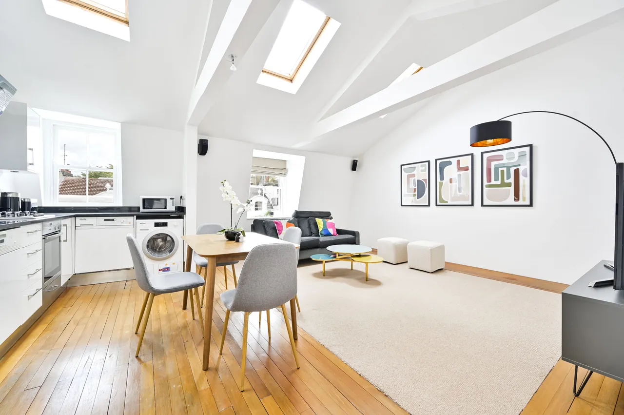 1 bed flat to rent — Flat 5, 30 Coleherne Road, London