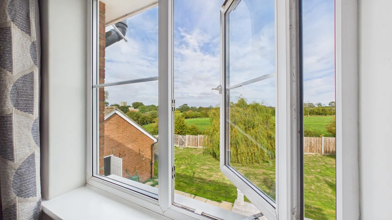 St. Johns Drive, Corby Glen, photo 5