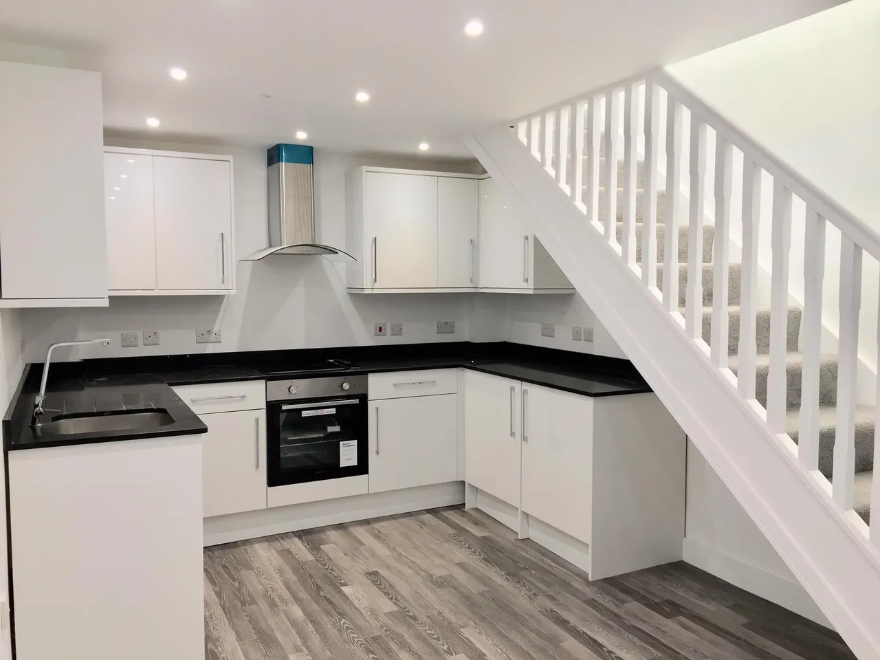2 bed house to rent — East Street, CHESHAM