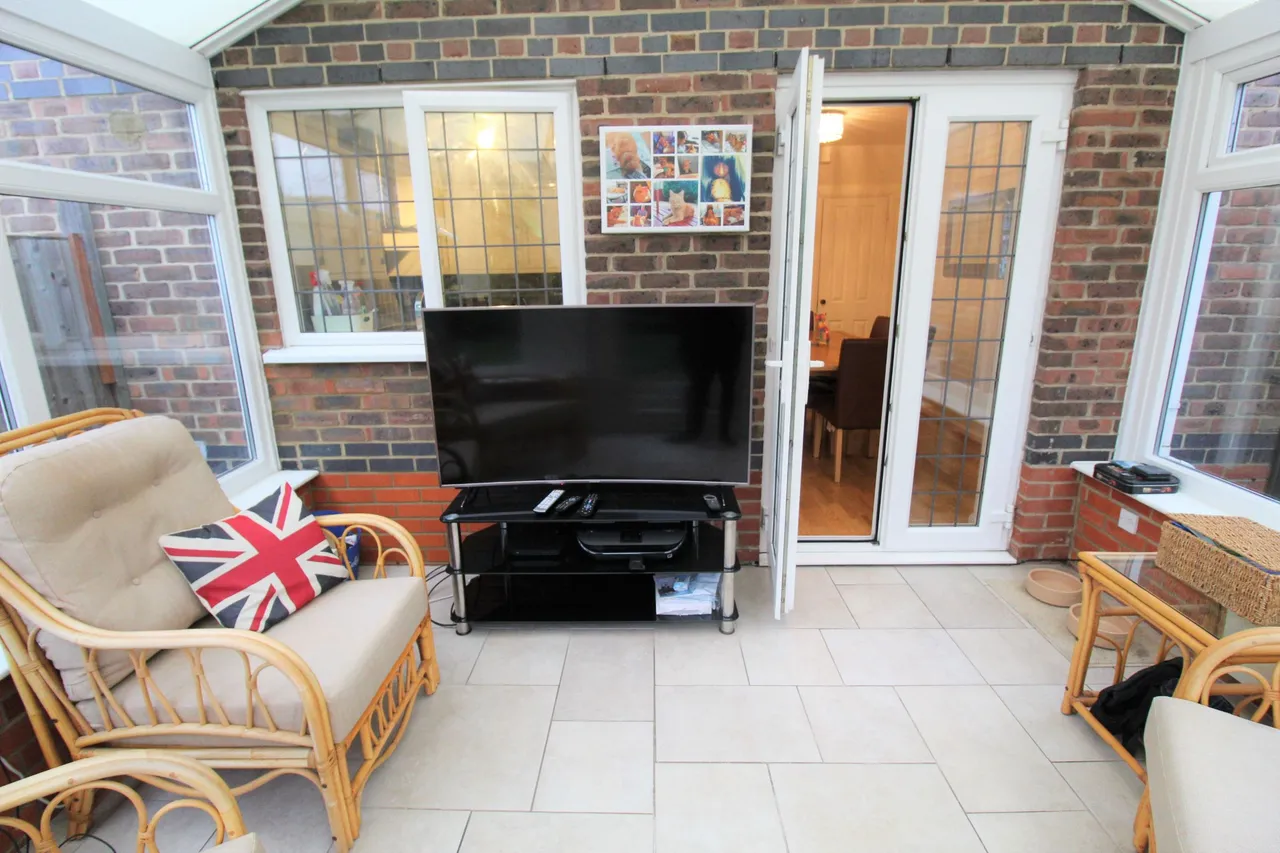Frances Avenue, Grays, Essex, RM16 6NH, photo 16