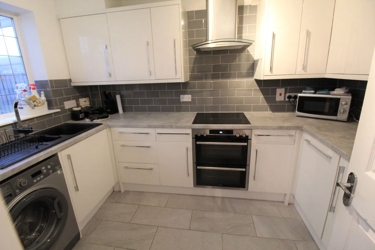 Frances Avenue, Grays, Essex, RM16 6NH, photo 5