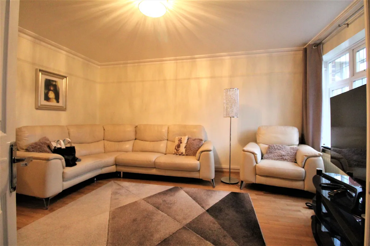 Frances Avenue, Grays, Essex, RM16 6NH, photo 4