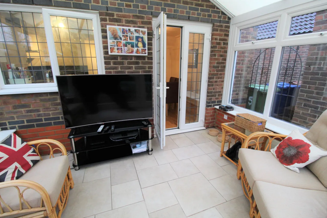 Frances Avenue, Grays, Essex, RM16 6NH, photo 15