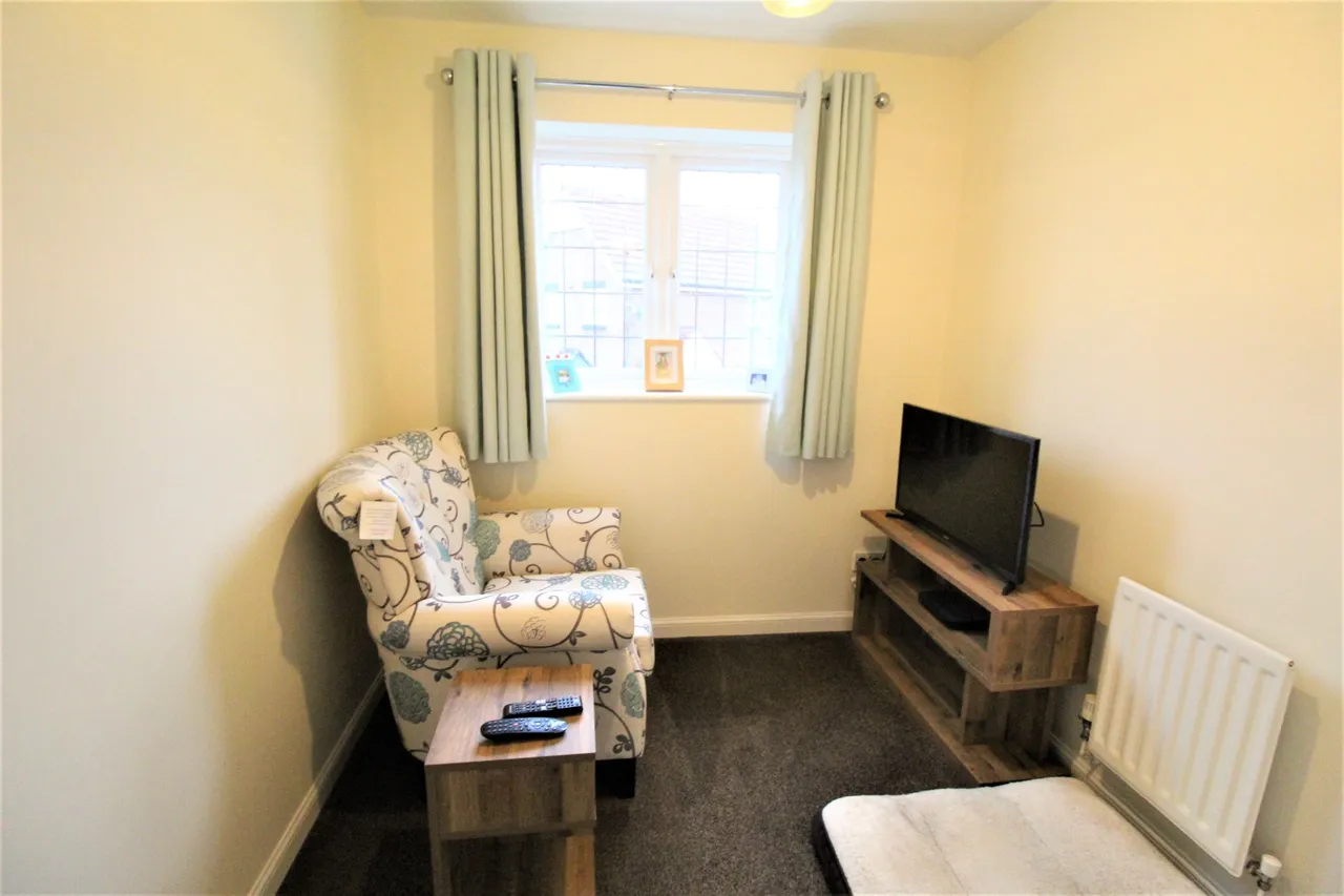 Frances Avenue, Grays, Essex, RM16 6NH, photo 13