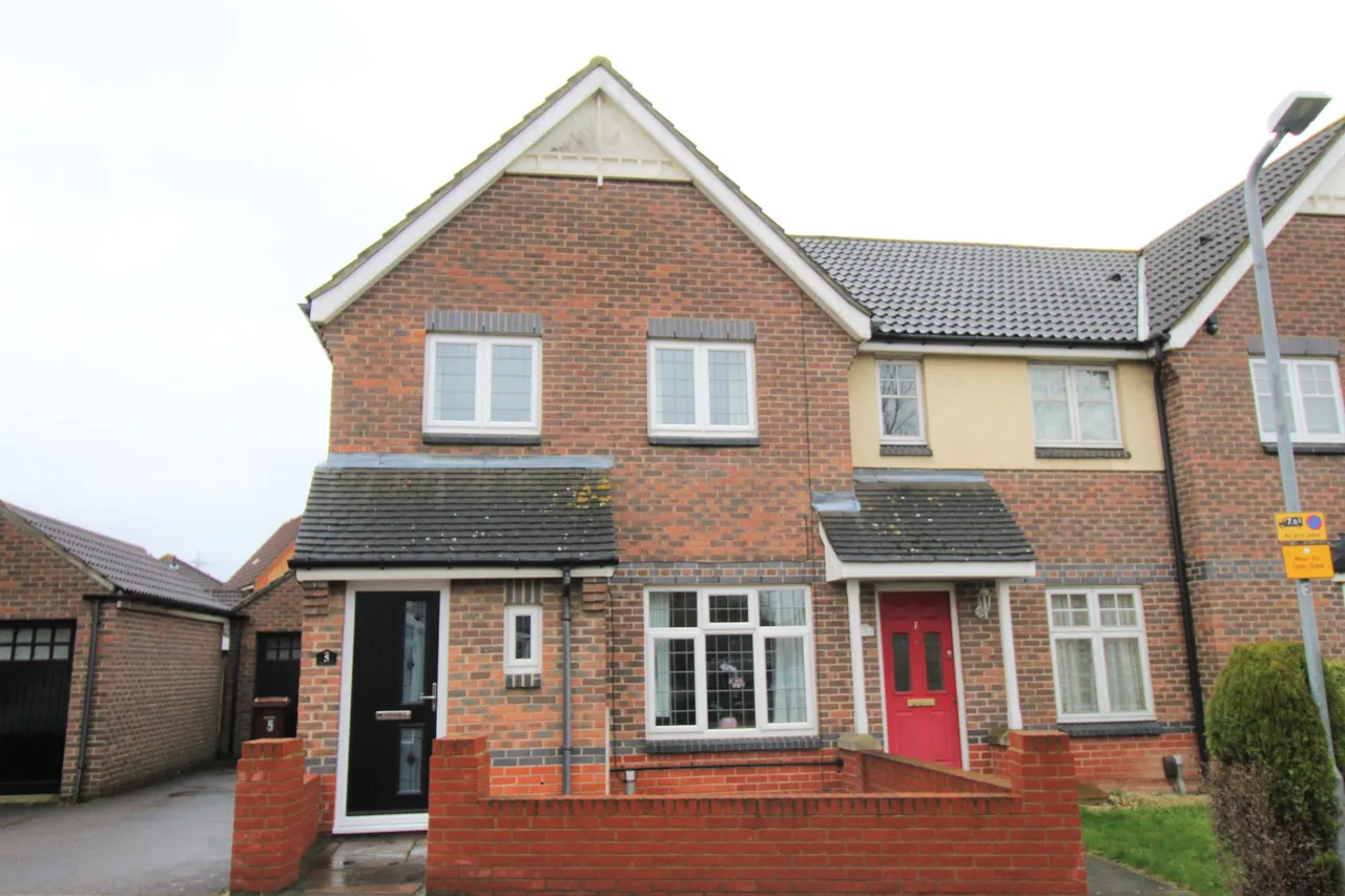 Frances Avenue, Grays, Essex, RM16 6NH, photo 18